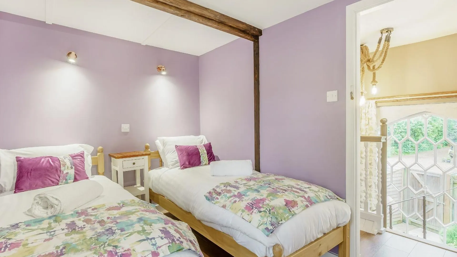 Duck Island Cottage Ringwood 0*,  United Kingdom
